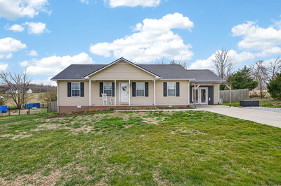 Exterior view of 4535 Ewing Dr in Baxter, TN