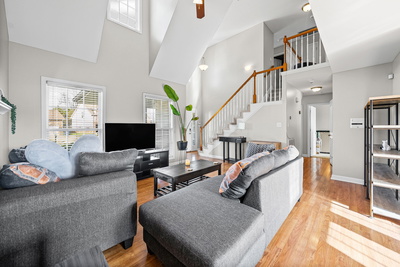688 Foxfield Dr