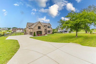 Exterior view of 746 N Russell St in Portland, TN