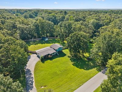 Exterior view of 129 Dylark Dr in Waverly, TN