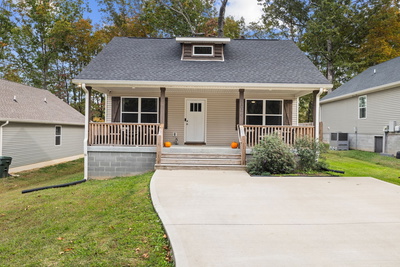 Exterior view of 103C Oak Park Dr in Dickson, TN