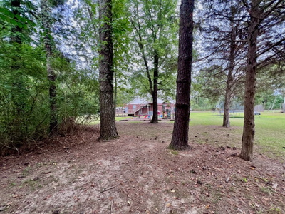 690 Monument Rd