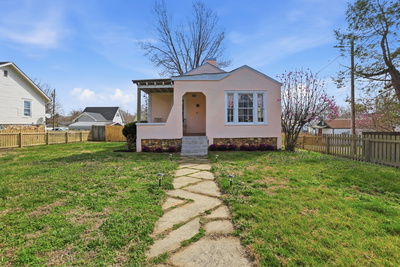 Exterior view of 103 Freeman Ave in Dickson, TN
