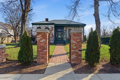 909 Manila Ave