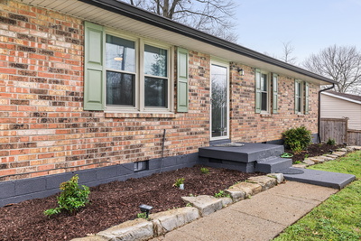 123 Laurel Ln