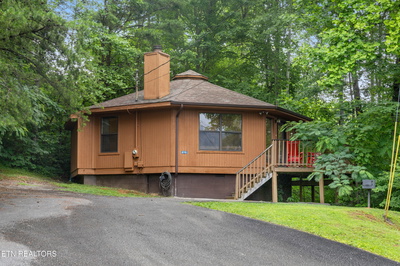 Exterior view of 810 Valley View Lane in Gatlinburg, TN