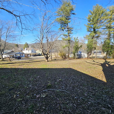 Exterior view of 14 Holly Avenue in South Pittsburg, TN