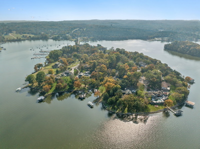 301 Anchor Ln