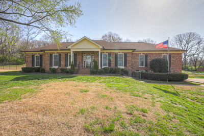 612 Cloverbrook Ln