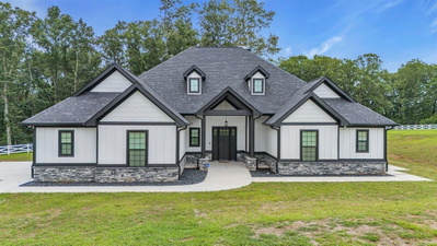 Exterior view of 4660 S Pittsburg Mountain Road in South Pittsburg, TN