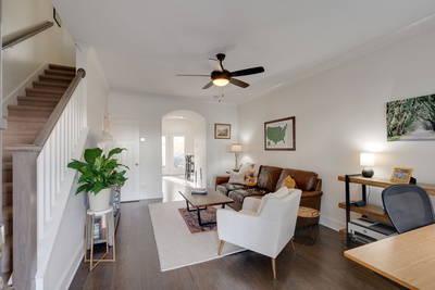 206 W Mill Dr