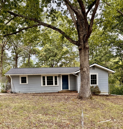 Exterior view of 107 W End Dr in Waverly, TN