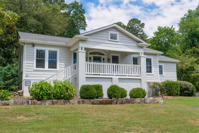 Exterior view of 621 Mississippi Avenue in Signal Mountain, TN