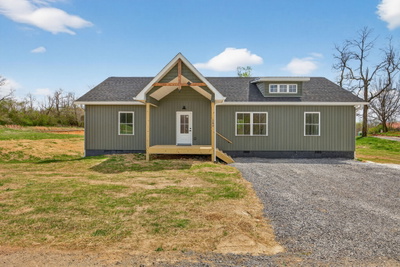 Exterior view of 282 Dyer Ridge Rd in Baxter, TN