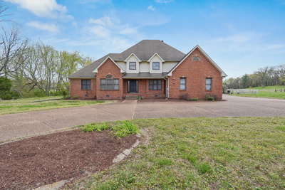 Exterior view of 255 Palmer Rd in Lebanon, TN