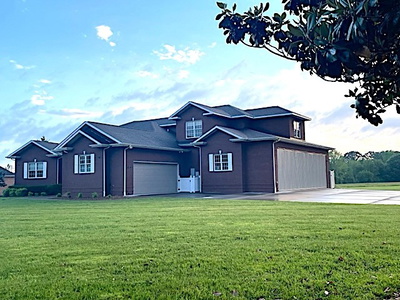 109 Chandelle Dr