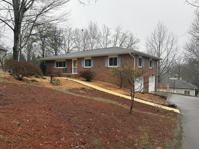 Exterior view of 102 Mountain Court Drive in Signal Mountain, TN