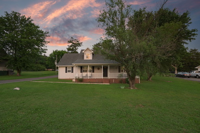Exterior view of 1304 Fairfield Pike in Shelbyville, TN