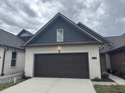 Exterior view of 476 W Foxrun in Springfield, TN