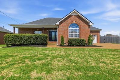 Exterior view of 208 Cheyenne Dr in White House, TN