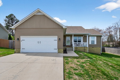 Exterior view of 311 Valley Pointe Dr in Baxter, TN