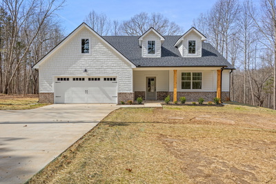 Exterior view of 806 Nancy Shawl in Dickson, TN