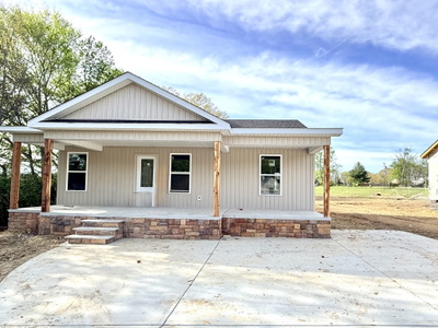 Exterior view of 2313 E LINCOLN ST in Tullahoma, TN