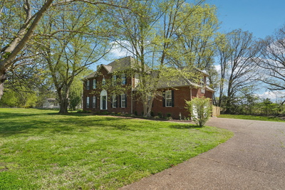Exterior view of 100 Lyon Dr in Portland, TN