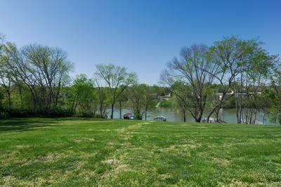 128 Lakeview Dr