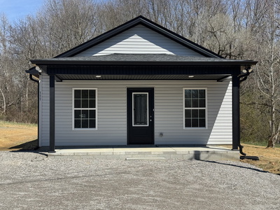 111 White Ln