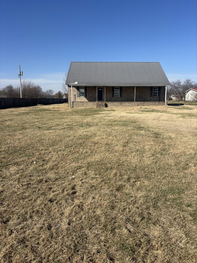 Exterior view of 2075 Akersville Rd in Lafayette, TN