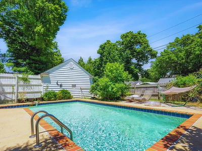 816 Charles Pl