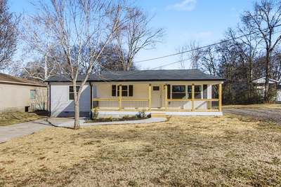 Exterior view of 206 Moreland Ave in Shelbyville, TN