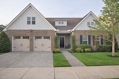 Exterior view of 240 Jocelyn Dr in Cottontown, TN
