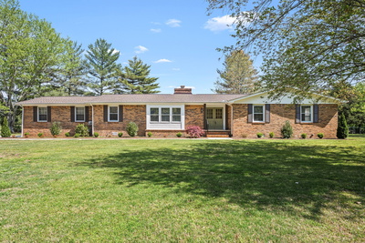 906 COUNTRY CLUB DRIVE