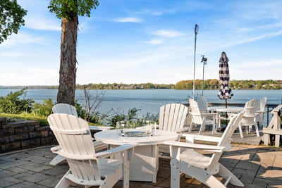 3005 Lakeshore Dr