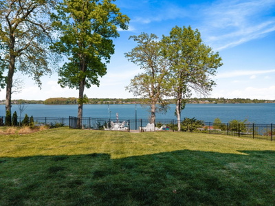 3005 Lakeshore Dr