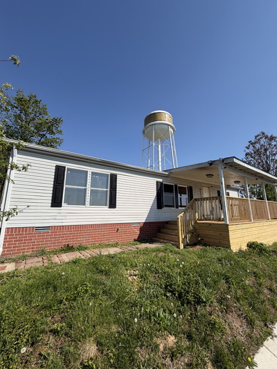 Exterior view of 510 8th Ave, E in Springfield, TN