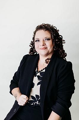 Holly  Cavins