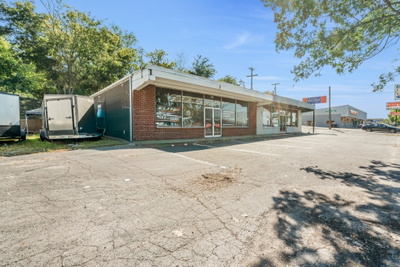 207 N Riverside Dr