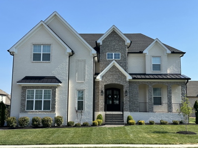 Exterior view of 125 Scarsdale Dr, S in Hendersonville, TN