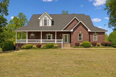 Exterior view of 1709 Holland Rd in Lafayette, TN
