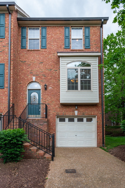 100 Carriage Ct