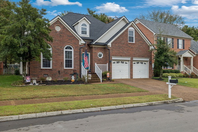 2002 Glastonbury Dr