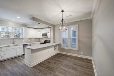1129 W Main St