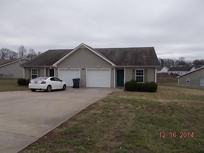 285 Executive Ave B