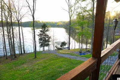73 Shore Dr