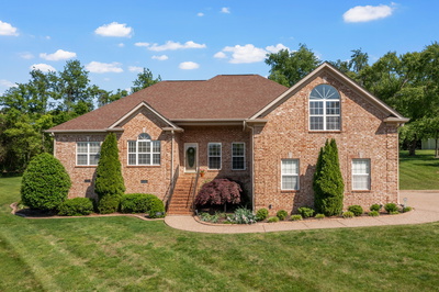 Exterior view of 1901 Summer Lk in Mount Juliet, TN