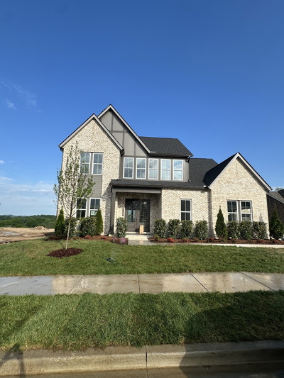 Exterior view of 169 Manor Way in Hendersonville, TN