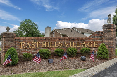 220 Village Cir, W
